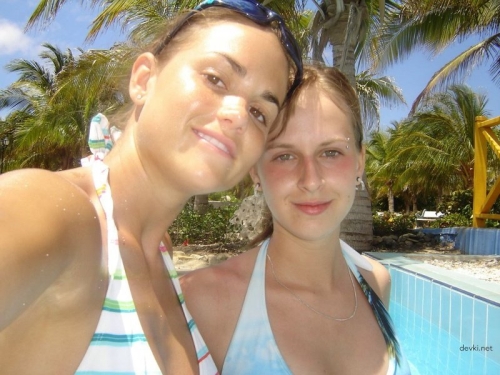 Amateur Friends Explicit Vacation Photo Shoot: Wild and Uninhibited Fun