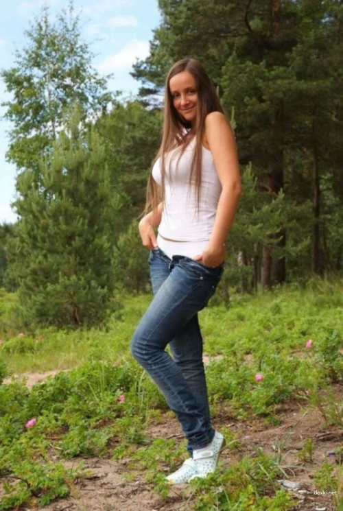 Busty Amateur Nudes: Explicit Private Photos of a Naughty Girl