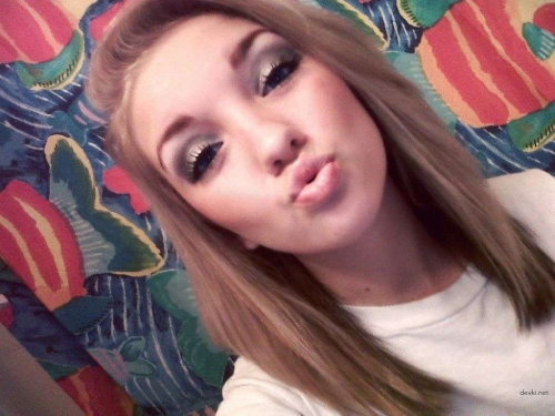 Hot Amateur Babe: Explicit Erotic Pics of Cute Girl - Seductive & Provocative