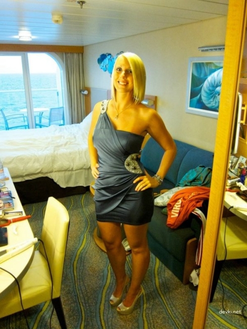 XXX Moscow Girl: Explicit Amateur Photos - Cute Russian Babe Unleashed!