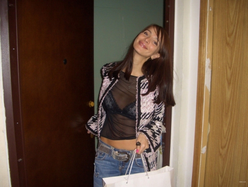 Hot Amateur Blowjob Pics: Horny Chick Deepthroats with Passion