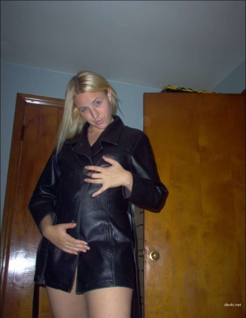 Sexy Blonde with Perky Boobs - Uncensored Amateur Pics for Adults