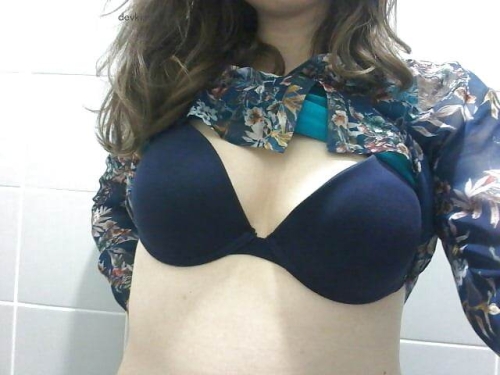 Hot Amateur Girlfriend's Explicit Selfie for Lover - XXX Naughty Show Off