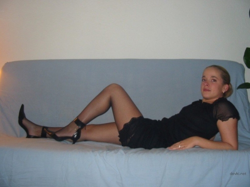 Amateur Babe Sucks Cock - Explicit Blowjob Photos