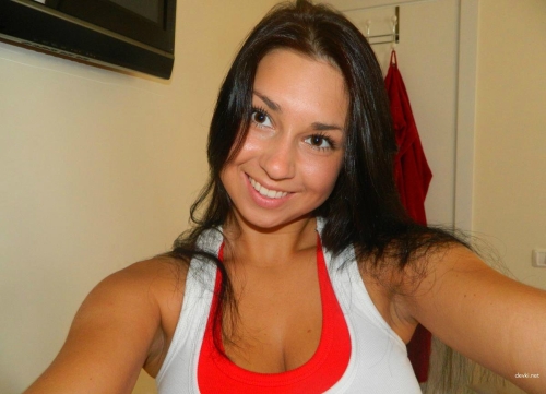 XXX Busty Amateur Babe Exposing Big Tits - Topless Boobs Pic