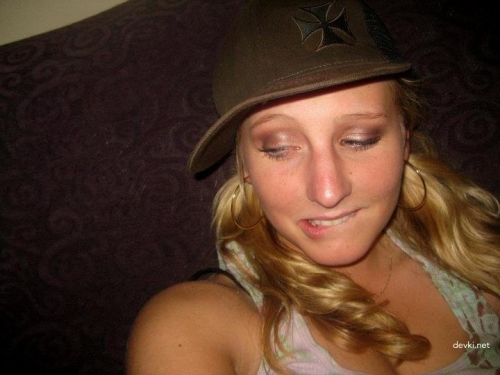 Amateur Guy Leaks Girlfriend's Explicit Photo Online: Shocking Betrayal Exposed