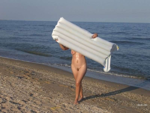 Outdoor Nude Amateur Sunbathing: Explicit Naked Photo Shoot