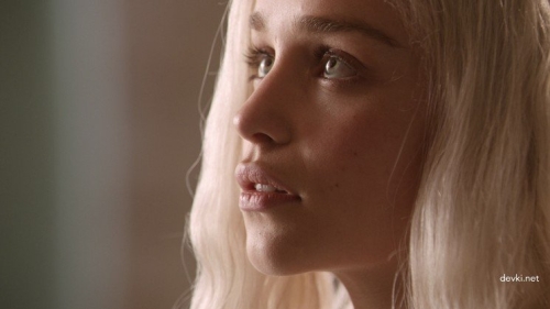 Emilia Clarke Nude Amateur Photo: Uncensored and Explicit Full Frontal Shot!