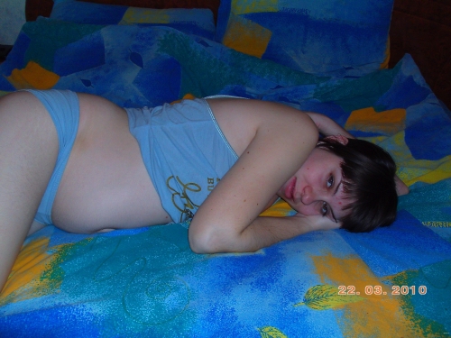Hot Pregnant Babe flaunts Belly - Amateur Photo Show