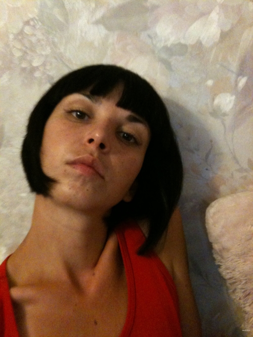 Seductive Amateur Babe Flaunting Gorgeous Legs - Hot Photo!