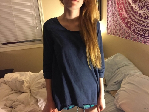 Sultry Amateur Bedroom Photos: Hot Pose & Explicit Sexuality