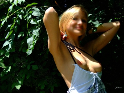 Explicit Nude Photoshoot: Hot Kyiv Girl Strips in Public - Amateur Porn Pics