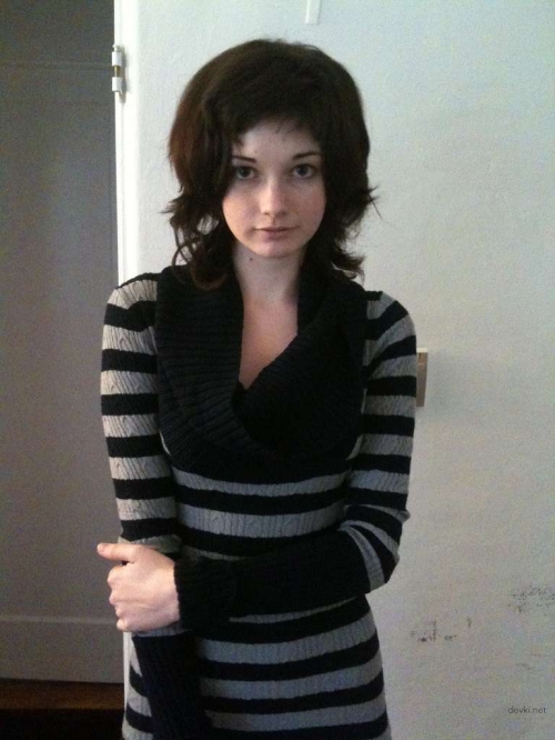 Explicit Amateur Nude Selfie: Hot Naked Photoshoot with Young Girl