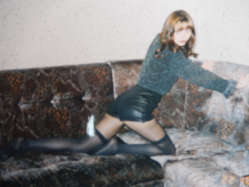 Vintage Amateur Girl Exposed: Explicit Retro Photo Shoot