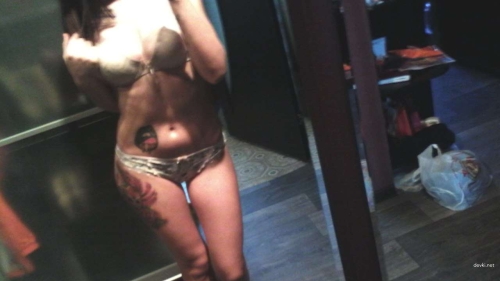 Steamy Amateur Babe Bares Hot Ass in Erotic Photoshoot