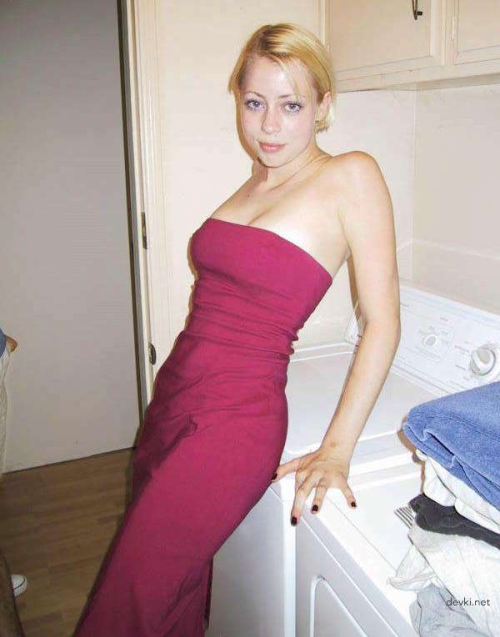 Hot Amateur Babe Strips Down - Explicit Homemade Pics
