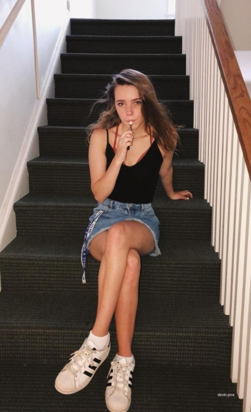 Seductive College Coed Flaunts Her Bare Pussy - Uncensored Amateur Pic