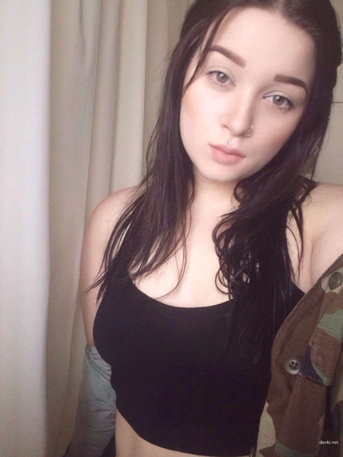 XXX Nude Tattooed Brunette Amateur - Explicit Photo