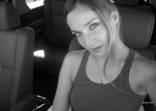 Sizzling Skinny Girl's Explicit Amateur Photoshoot - Seductive Content for Adults