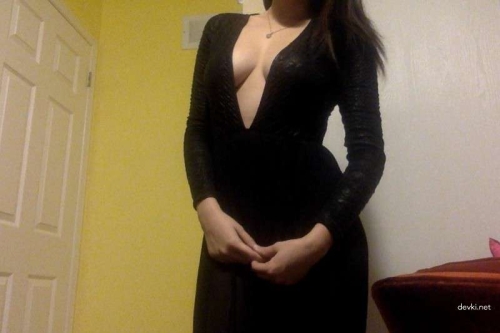 Hot Amateur Teen Exposes Wet Pussy - Uncensored Nude Pic