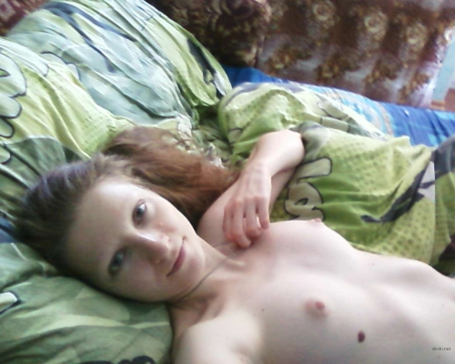 Skinny Babe's Private Explicit Amateur Photos: Slim Doll's Naughty Pics