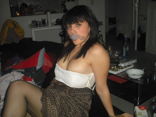 Explicit Amateur Nude Boobs: Bold Girl Exposes Breasts in English