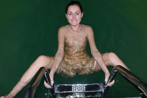 Steamy Sauna Session: Amateur Friends Get Explicit in Hot & Steamy Photos