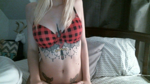Explicit Young Blonde with Multiple Tattoos: Amateur Photo