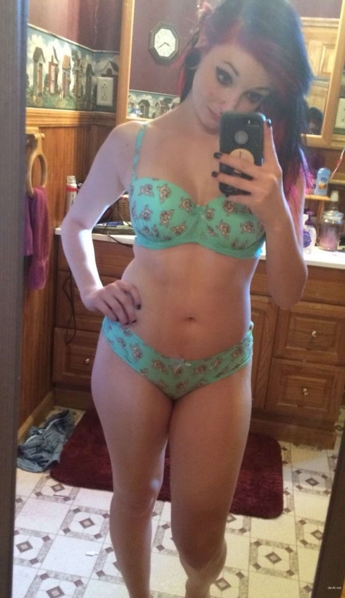 Hot Alt Teen Masturbates - Uncensored Amateur Solo Porn Pic