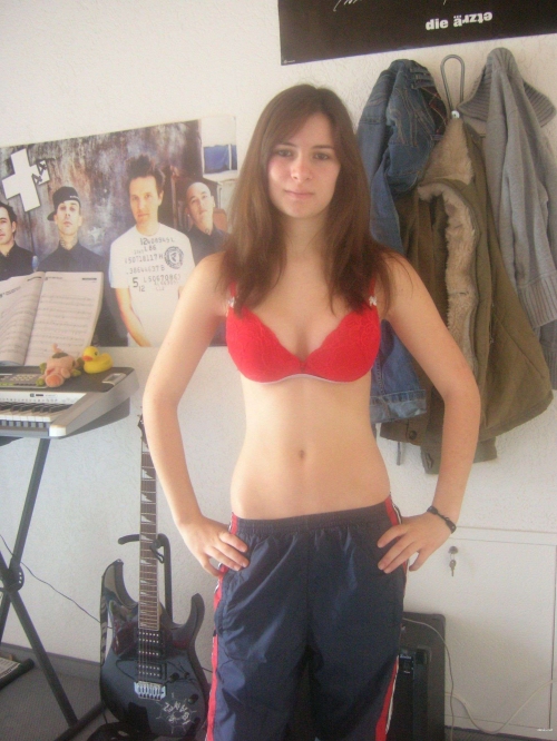 Naughty Amateur Nude Photoshoot: Shy Girl Bares All in Explicit Poses