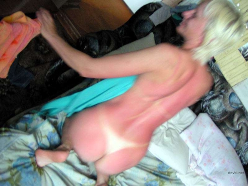 Amateur Wife Spreading Legs: Explicit Intimacy Display with Boldness