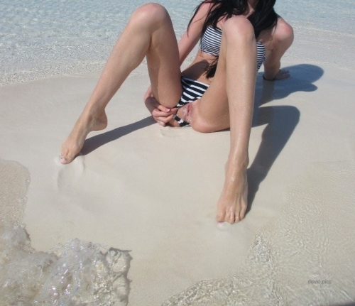 Beach Babe Exposes Wet Pussy: XXX Amateur Pic for Adults