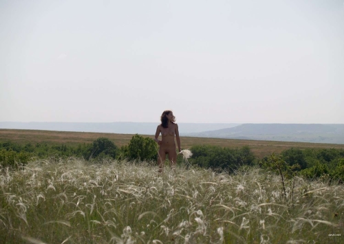 Wild Amateur Nude Girl Poses Seductively in Nature - Explicit Outdoor Nudes