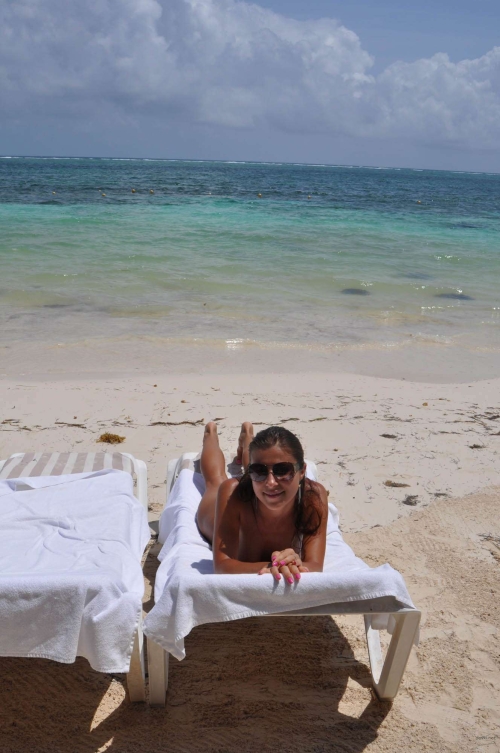 Sensual Amateur Beach Erotica: Steamy Vacation Photos - Explicit and Raw