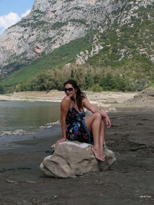 Amateur Seductive Vacation Vixen: Explicit Attractive Lady Pic
