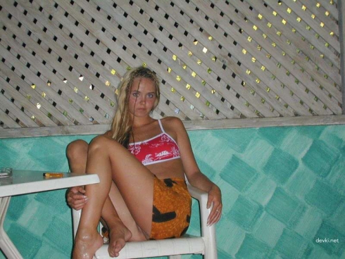 Steamy Amateur Home Photoshoot: Seductive Girl Bares All in Sensual Poses