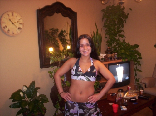 Seductive Pregnant Woman Amateur Photo - Sensual Belly and Curves!