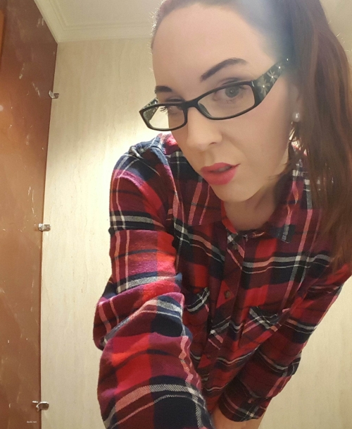 XXX Brunette Amateur Pics - Naughty Erotic Photos of Hot Amateur Babe