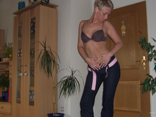 Amateur Slut Fingering Her Soaking Wet Cunt - Hardcore Solo Masturbation XXX