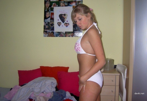Cream-covered Naked Girl: Explicit Amateur Photo Shoot with Hot Amateur Model