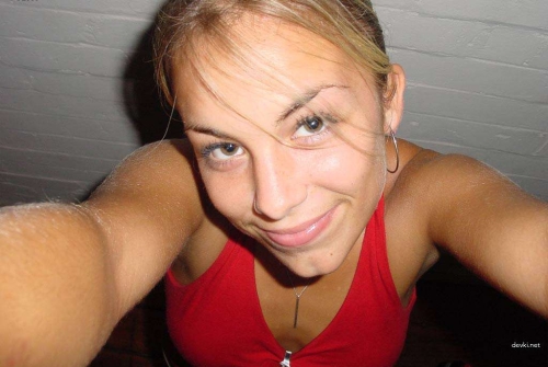 XXX Pantyless Amateur Poses: Ultimate Sensuality in Explicit Photos