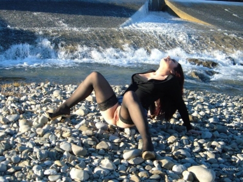 Wild Outdoor Pussy Flashing: Explicit Nude Display