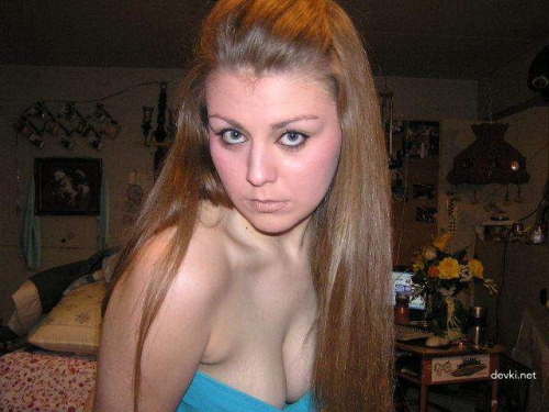 Amateur Girl's Explicit Boobs Selfie - Uncensored Breasts Photoshoot