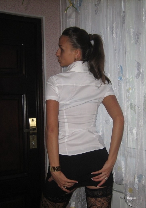 XXX Amateur MILF's Explicit Homemade Porn Pics: Hot Young Mom's Naughty XXX Content