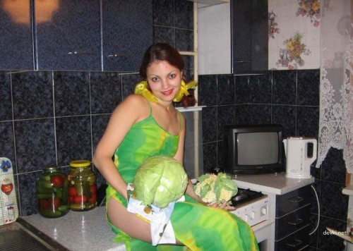 Steamy Amateur Kitchen Photo Shoot: Sensual Beauty Heating Things Up