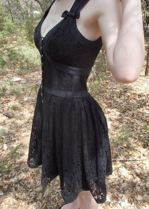 XXX Nude Amateur Girl Exposed Outdoors: Explicit Park Photo