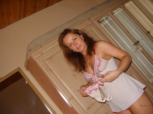 Explicit MILF with Big Tits and Ass: Mature Amateur Bitch Photo