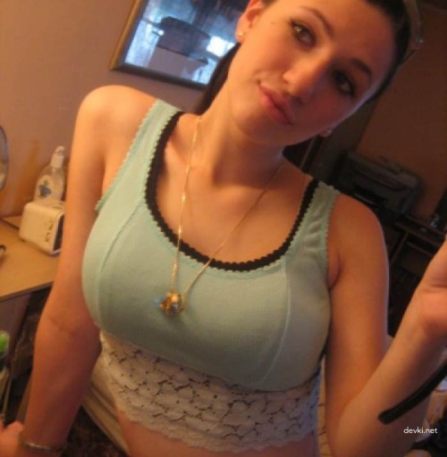 Seductive Amateur Tease: Uncensored Erotic Photos - Tempting Coquette in Sultry Poses