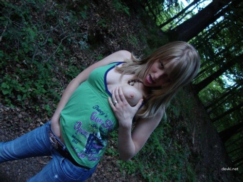Wild Outdoor Blowjob: Hot Amateur Sucks Dick in Nature