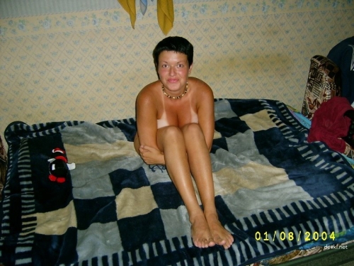Hot Amateur Babe Bares Big Boobs: Explicit Photo